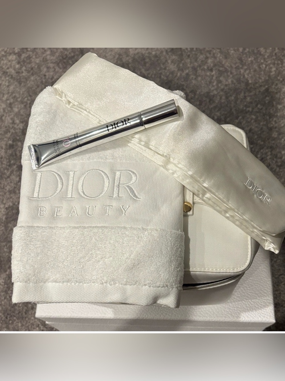 Dior Cream Cosmetic Case with Gold CD Emblem - Picture 2 of 4